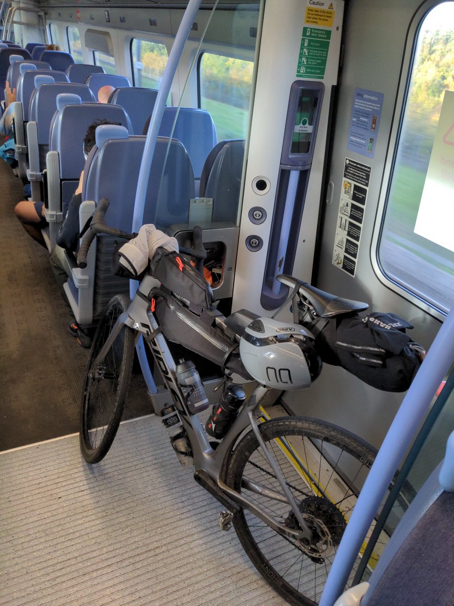 eversonc's tweet image. Spot the difference, French rail vs UK rail...really?? @Se_Railway ...are bike racks that difficult..