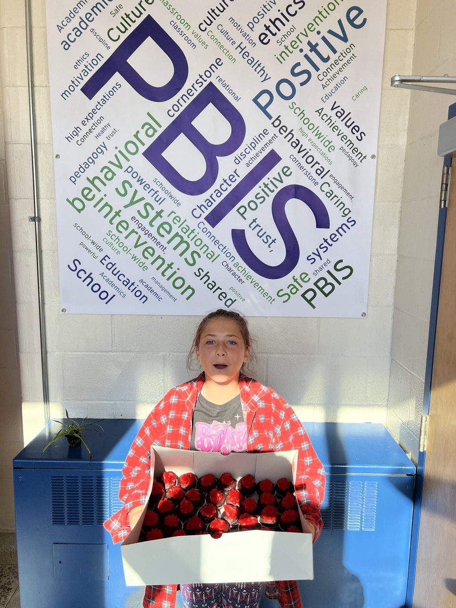 BathMonquarters's tweet photo. Student council members delivered red cupcakes for dyslexia awareness #MarkItReadWin https://t.co/016GOoejr8
