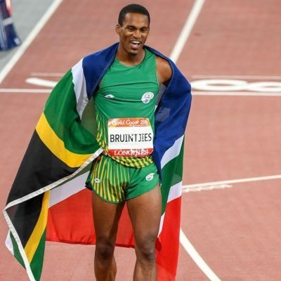 Radio2000_ZA's tweet photo. 📻 It's #GameTimeOn2000 with @MotshidisiM 📻
⏲️ 18h00 - 19h00

Tonight we are in the #18Area with 
🗣️@KINGBRUINTJIES 
Also joining us is 🇿🇦 u/23 coach 
🗣️David Notoane
Plus @KaizerChiefs goalkeeper 
🗣️ Bruce Bvuma ahead of their #MTN8 clash. https://t.co/anFNZ243KE