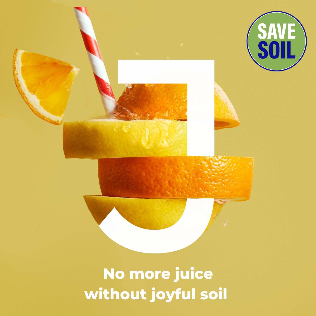 cpsavesoil's tweet photo. Juice can boost your immune system, remove toxins, aid digestion and help maintain a healthy weight. All is only made possible when soil is full of life. A handful of soil contains more living organisms than people on Earth, including 100 billion bacteria. Let’s keep it that way! https://t.co/dYACYRD2iK