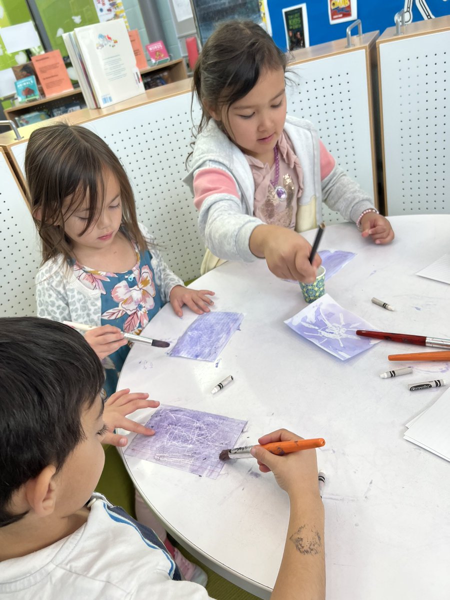 ESCSLibrary's tweet photo. Things are looking CREEPY in our library with some Creepy Crayon-inspired fun! #sagecreekLRSD https://t.co/dvy4WkyI40