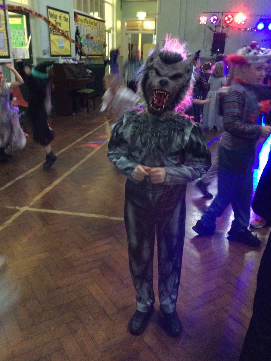 burlingtonjnr's tweet photo. Our Lower Key Stage 2 children are thoroughly enjoying their Halloween disco #endofhalfterm #halloween https://t.co/ML9Df2qyBK