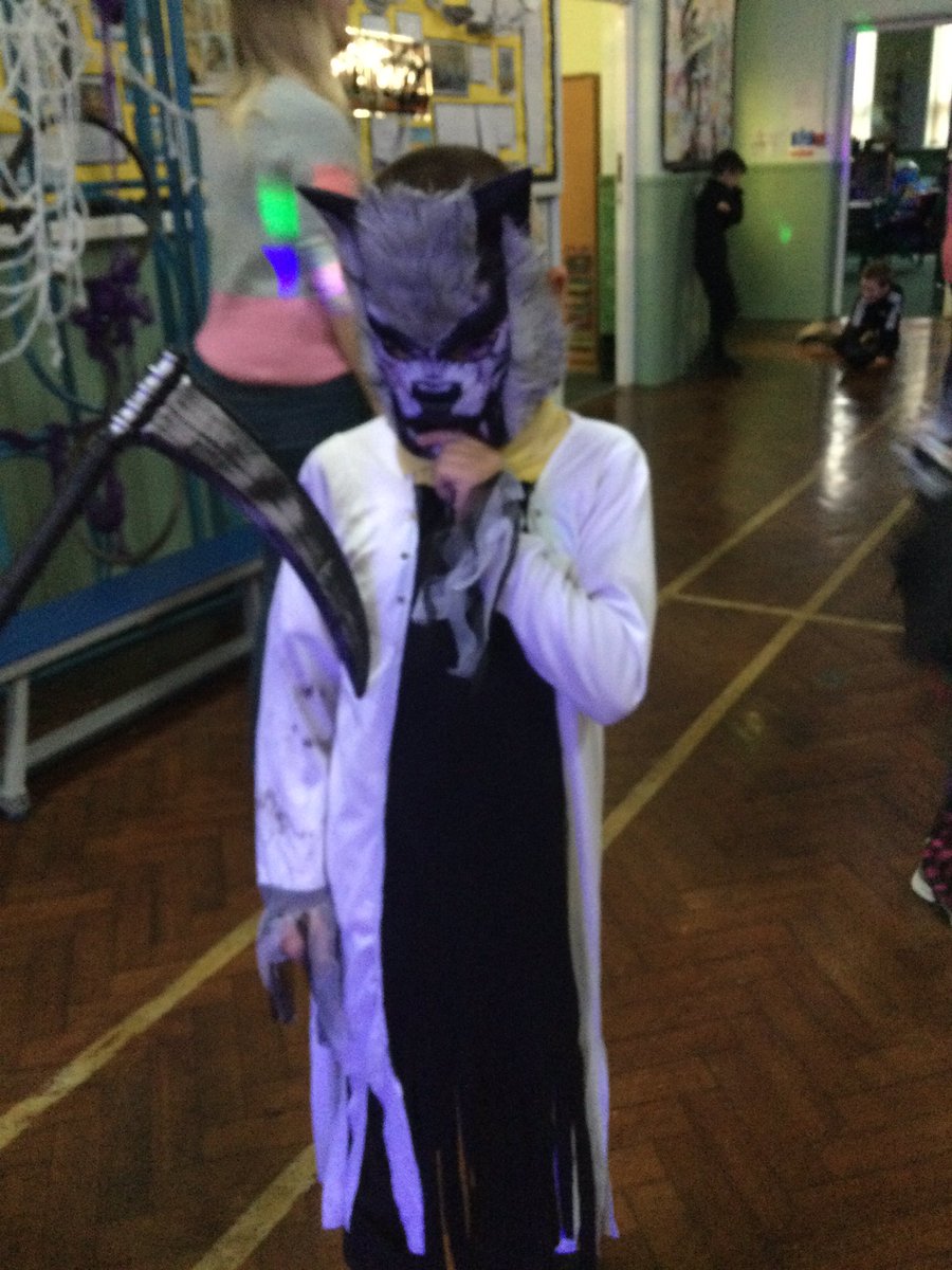 burlingtonjnr's tweet photo. Our Lower Key Stage 2 children are thoroughly enjoying their Halloween disco #endofhalfterm #halloween https://t.co/ML9Df2qyBK