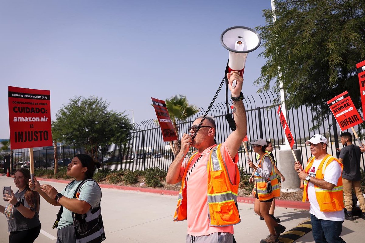 ieamazonworkers's tweet photo. More than 100 of us participated in the ULP strike at KSBD

UNITED we took ACTION

We are demanding what each one us deserves what the community deserves

One job should be enough 

40hrs should be enough

We want safety no retaliation
#AmazonStrike #PayUpAmazon #IEAmazonWorkers https://t.co/QDKGY8H1We