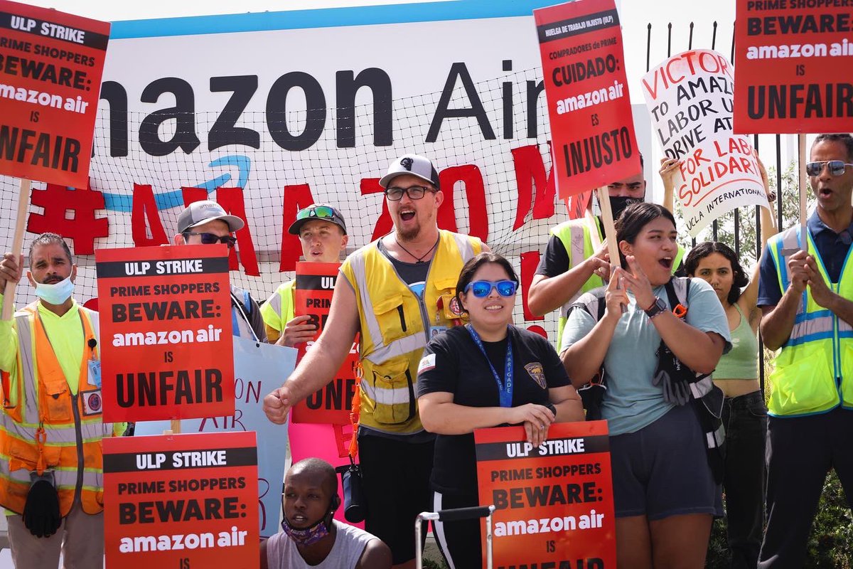 ieamazonworkers's tweet photo. More than 100 of us participated in the ULP strike at KSBD

UNITED we took ACTION

We are demanding what each one us deserves what the community deserves

One job should be enough 

40hrs should be enough

We want safety no retaliation
#AmazonStrike #PayUpAmazon #IEAmazonWorkers https://t.co/QDKGY8H1We