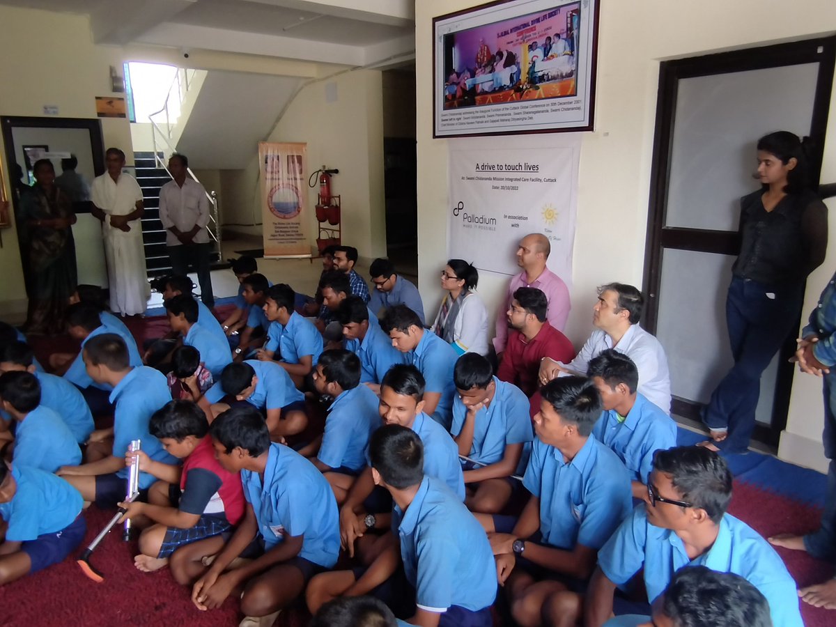 KiranRayOfHope's tweet photo. Palladium group headed by @SandeepKuSwain in association with our org donated 14 walking sticks &amp; food packets at a Swami Chidanand Integrated Facility. Extremely privileged &amp; happy to see the smiles on the faces of our divyang friends. https://t.co/0n8giu6tif