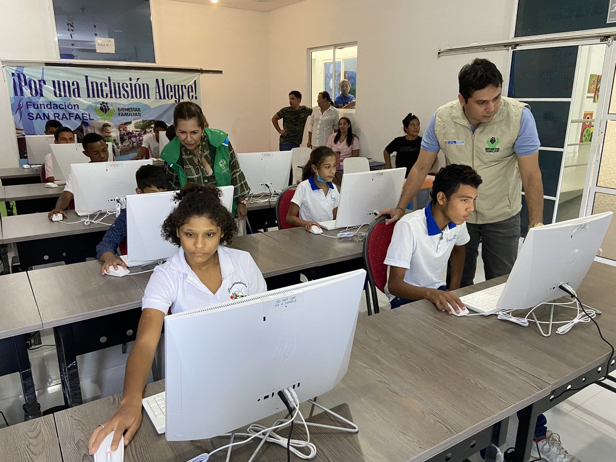 jhonybuelvas's tweet photo. Participamos en la inauguración de la sala de informática que beneficiará a 200 niños, niñas y adolescentes con discapacidad del ICBF en el municipio de Sampués. De esta manera se promueven las habilidades y el desarrollo cognitivo de la niñez y adolescencia en Sucre. https://t.co/FxTQA7yxvl