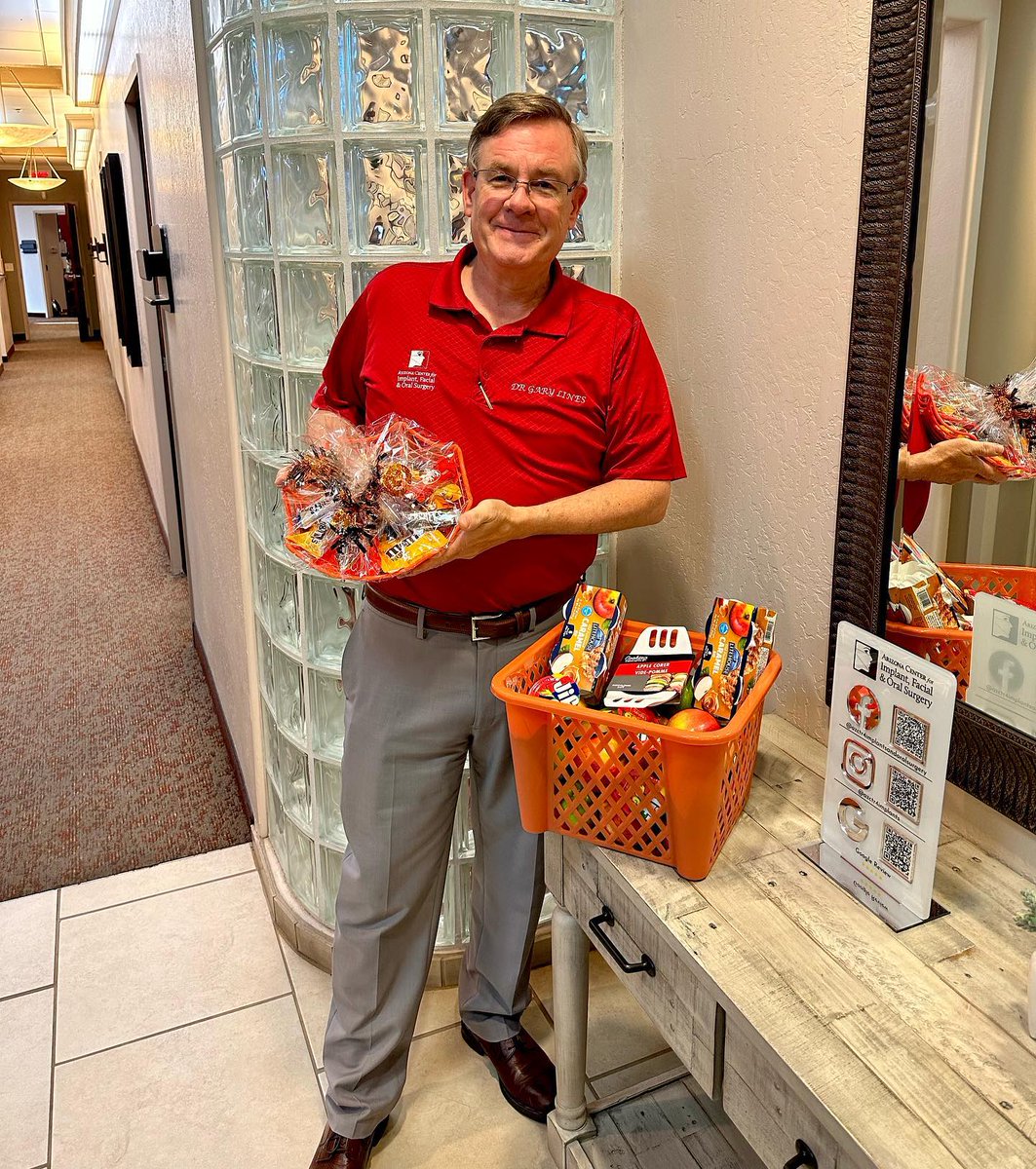 azctr4implants's tweet image. Boy are we spoiled and ready for a Carmel apple break 🤤🍎
.
#azctr4implants #carmelapple #goodmorning #fall #azdental #azoms