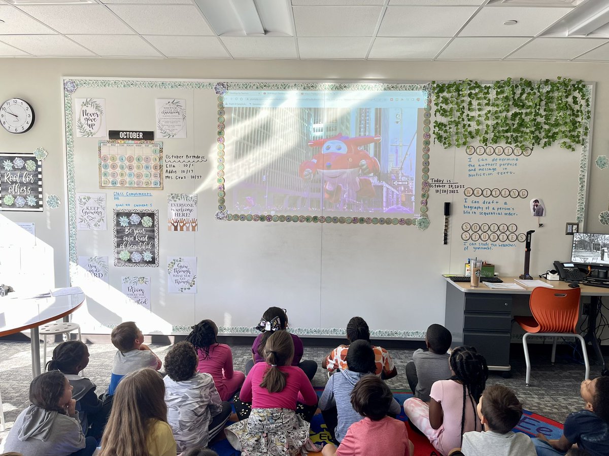 taracruz_ege's tweet photo. Making text to world connections today as we took a virtual field trip to the Macy’s Thanksgiving Day Parade. Then we compared/contrast similarities between our Literary Nonfiction book yesterday: Balloons over Broadway! 🎈❤️ @HumbleISD_CE #MakingLearningRelevant 🫶🏼 https://t.co/opf7fDh2M4