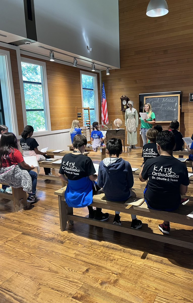 SwinneySquad's tweet photo. Hanging out with fourth grade at the OLC today! @BHEHuskies @katyisd #fourhousesoneholland https://t.co/UzlZYA6Udx