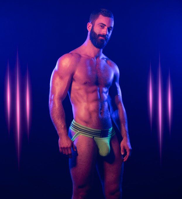 My first time shooting with @fitmusclepup ..More of this sexy Puppy to come. https://t.co/GiK6hu4adM