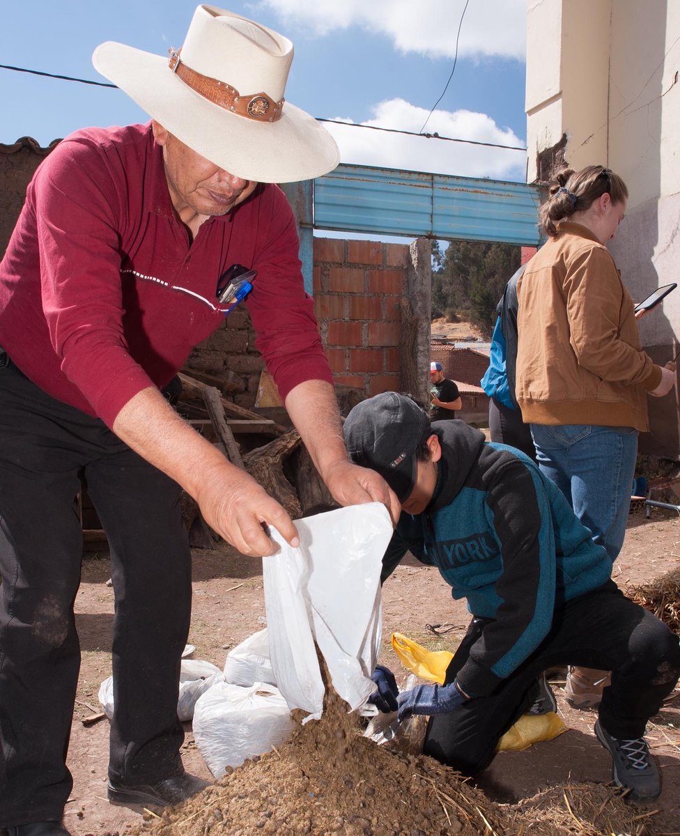 theGREENprogram's tweet image. We are big believers in learning while doing, and Peru is the perfect destination to do just that. While there&apos;s always time for fun, like visiting Machu Picchu, or traversing through zip lines in the cloud forest, we prioritize sustainability education.⁠
⁠