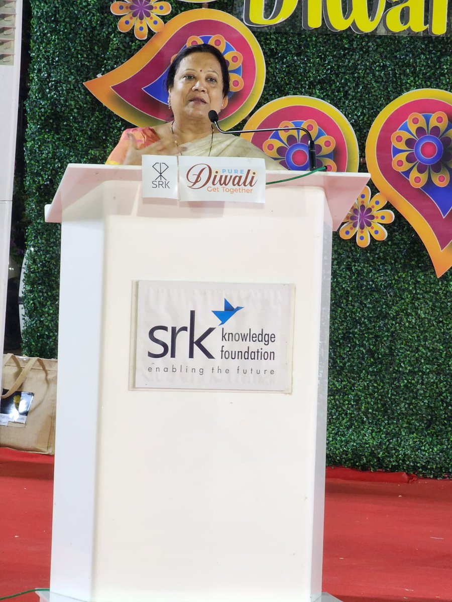 DarshanaJardosh's tweet photo. Had a wonderful meet and greet time at Shree Ramkrishna Exports Pvt. Ltd's Diwali get together in Surat, graced by Hon'ble Governor of Madhya Pradesh Shri Mangu Bhai Patej ji.

@GovernorMP https://t.co/WiHsopWnxC