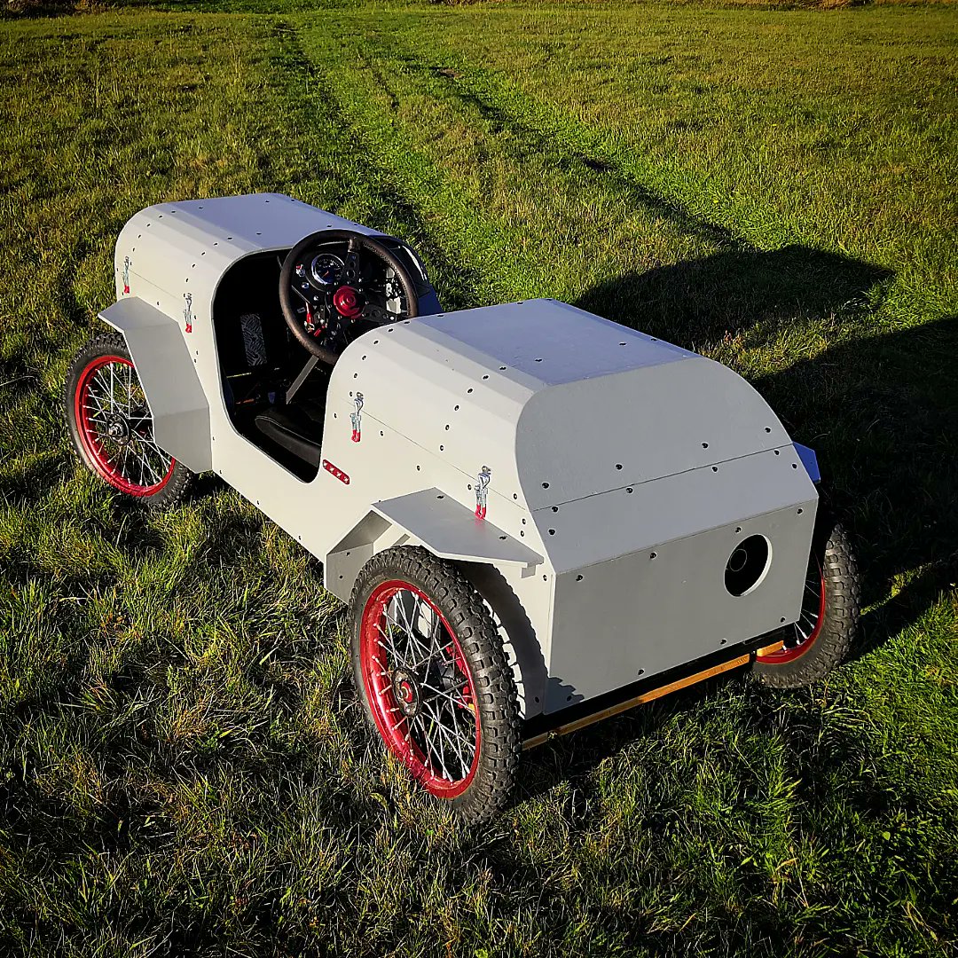 FG_maker's tweet photo. Je suis trop content du résultat, ça rend super bien 🔥 J'adore ! 🤩
Projet Cyclekart 125cc
#fautqucestpropre #MakerScience
#Cyclekart #Gokart https://t.co/aSSxYDqeAa