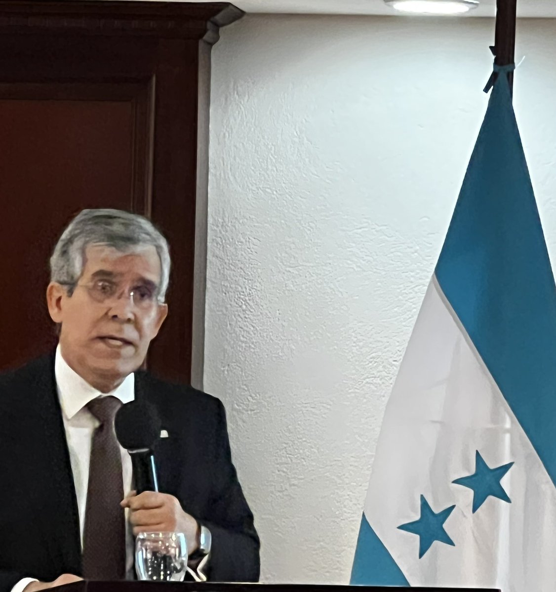 nahueloddone's tweet photo. #DiaMundialdelaEstadistica: los #censos permiten obtener “Información actualizada de un país para reflexionar cuanto cambia la población a través del tiempo” 

José Manuel Pérez @UNFPA_Honduras @ONUHonduras https://t.co/ko11NSSVAc