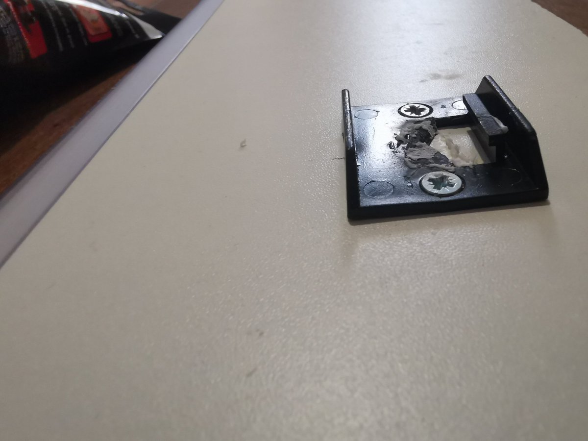 SeminalBeats's tweet photo. @Hoover_UK possibly the worst engineering call we've had the misfortune of experiencing, thanks for completely ruining our brand new kitchen. If anybody is thinking of using their "domestic and general" cover then please think twice - broken plinths, door not attached flush etc https://t.co/oXSL4VNtmG