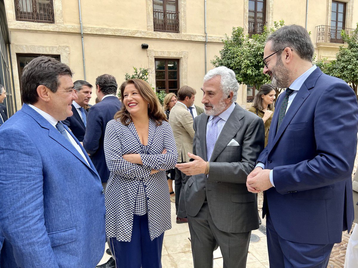 adolfo_molina's tweet photo. La importante labor del sector agroalimentario cordobés ha sido reconocida hoy en los Premios Felipe González de Canales

👏  Enhorabuena a los premiados por este más que merecido reconocimiento https://t.co/wNc086qyTN