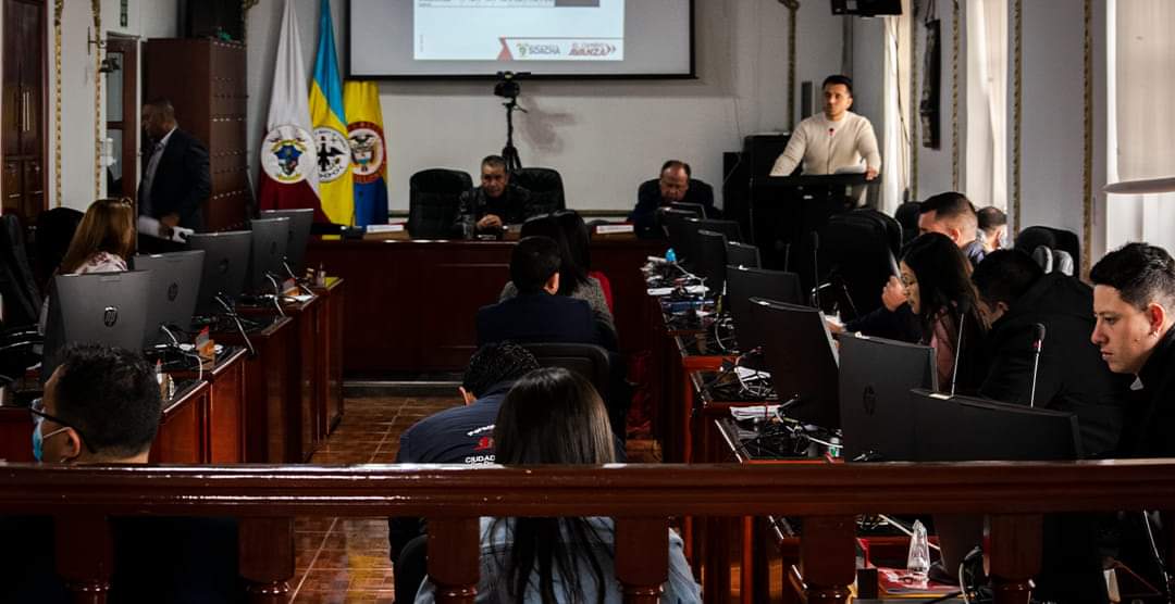 En la Sesión de Control político Secretaria de Hacienda expresamos inquietudes respecto a I) las cifras de los gastos efectuados dentro del Cupo de Endeudamiento de 300mil millones; II) los niveles de recaudo del municipio y III) el aumento de la Cartera. #Soacha