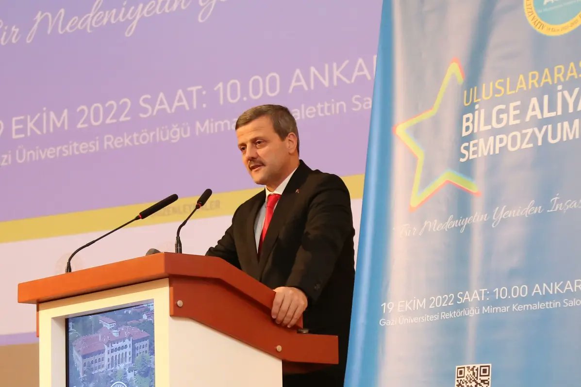 AliyaProjesi's tweet photo. Anadolu Eğitim Kültür ve Bilim Vakfı koordinatörlüğünde düzenlenen Uluslararası Bilge Aliya Sempozyumu Aliya Bir Medeniyetin Yeniden İnşası Paneli 19 Ekim 2022 tarihinde saat 10.00'da Gazi Üniversitesi Mimar Kemalettin Konferans Salonunda yapıldı. #aliyaizzetbegoviç https://t.co/xayvn0Rl4j