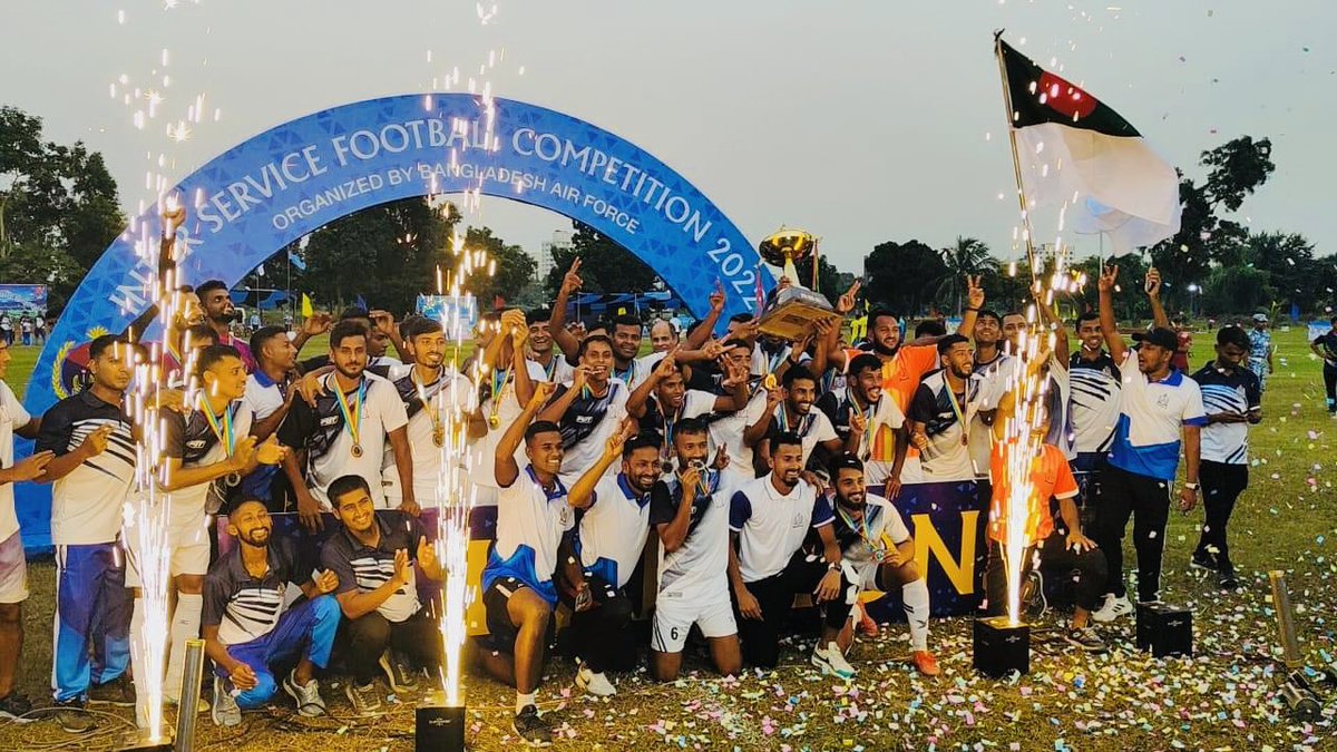Sohelbdofficial's tweet photo. Alhamdulillah, My team Bangladesh Navy win the Inter Service Football Tournament🏆

We Defeated Bangladesh Air Force in Tie Breakers ⚽💪 https://t.co/AK8XqVRoJf