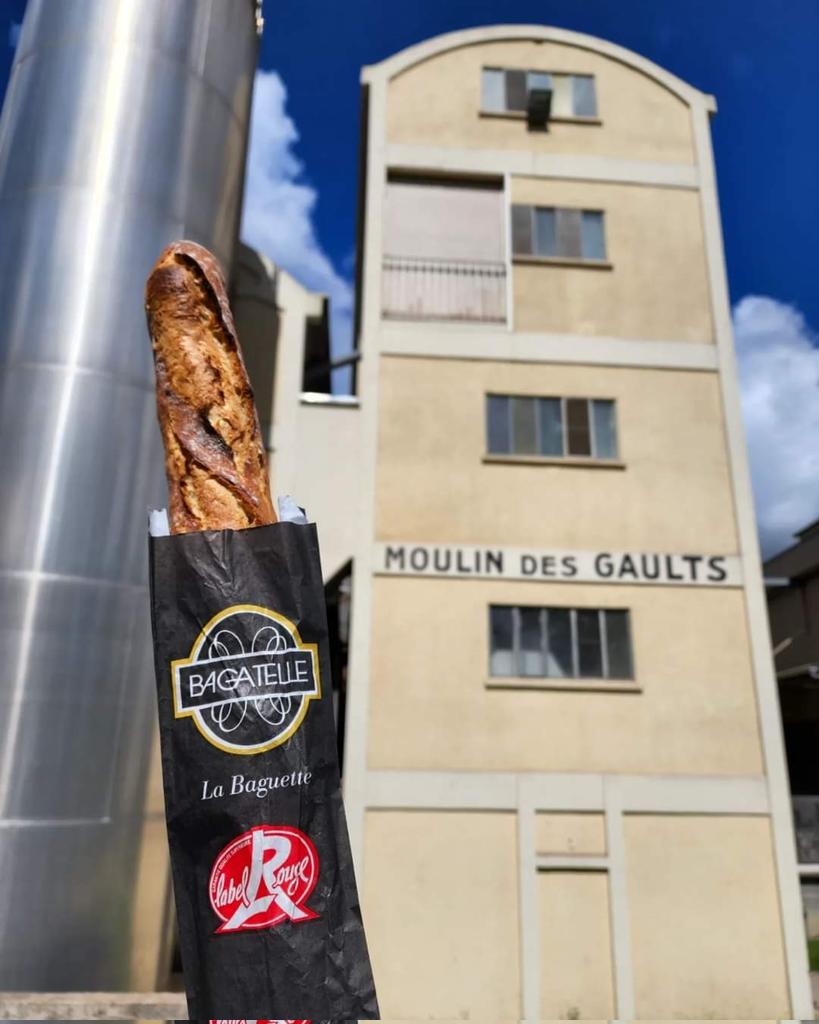 sgilletmdg's tweet photo. #jaimemaboite #foricherlesmoulin c est avant tout une histoire d hommes et de femmes animée par @YvonForicher pour le #bonpain au service des #artisansboulangers et le régal des consommateurs #foricher #foricherpaca #jaimemonjob #teamforicher https://t.co/Oy2PZxITZU