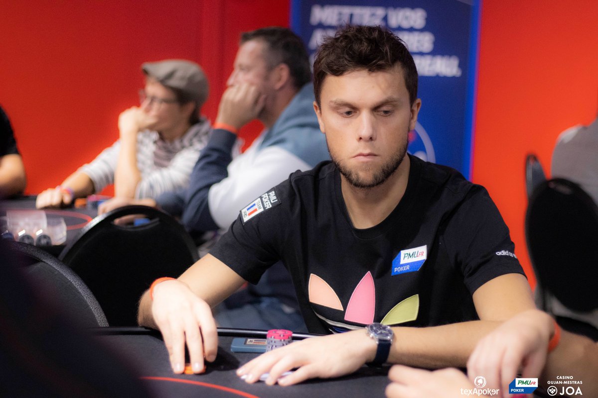 ☝️ Déjà compté à plus de 120 000 jetons il y a 2 niveaux, <a href="/MaitreWazo/">Quentin Roussey</a> est parti en break en laissant 203 000 jetons sur la table !
👉 pmu.etr.im/v2Xuz