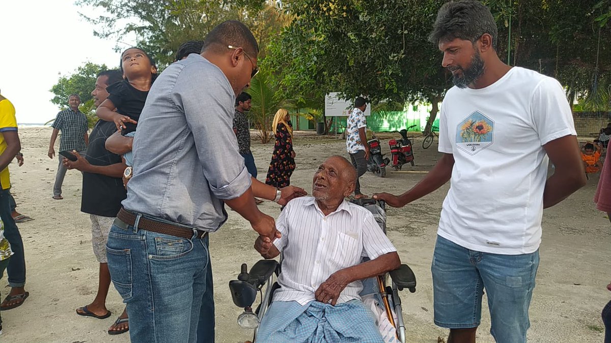 shaahid_96's tweet photo. Allah ge vaagifulhaaiek #Magoodhoo boduthanun nagaane..
Saabahey minister @AhmedMahloof 💛 https://t.co/B8YEgJ5OAa