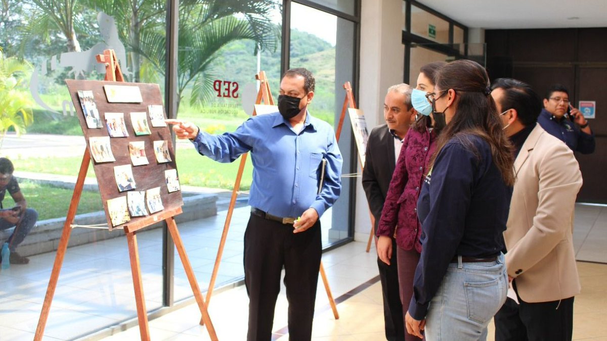 SeMujeresEdomex's tweet photo. Al finalizar la ponencia, se realizó un recorrido por las exposiciones de proyectos tecnológicos y científicos elaborados por alumnas y alumnos de la casa de estudios #UTSEM.
#SeMujeresEdoméx https://t.co/cY9b0ipNd6