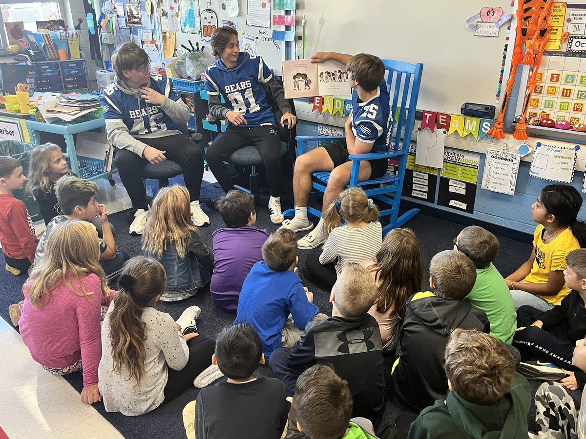 etownPAschools's tweet photo. Shoutout to coach Stokes and the Bears football players for reading to our students at East High Street Elementary. They loved it! https://t.co/32ZPa8sSHO