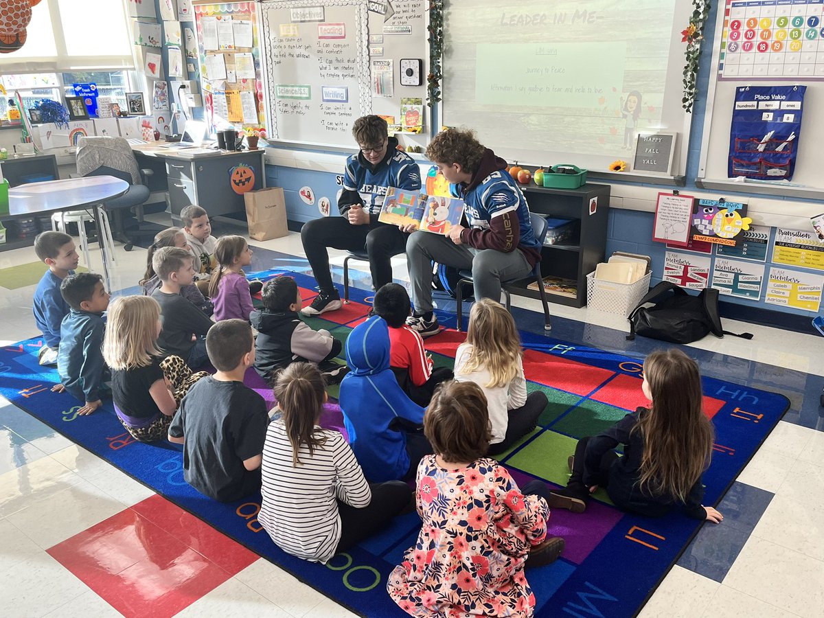 etownPAschools's tweet photo. Shoutout to coach Stokes and the Bears football players for reading to our students at East High Street Elementary. They loved it! https://t.co/32ZPa8sSHO