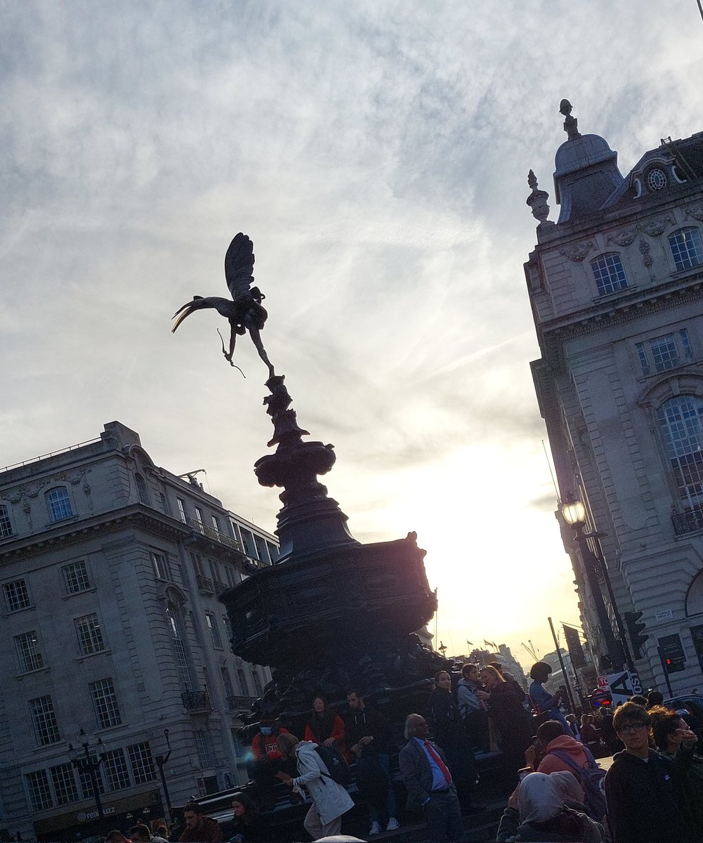 Yıllar sonra London....