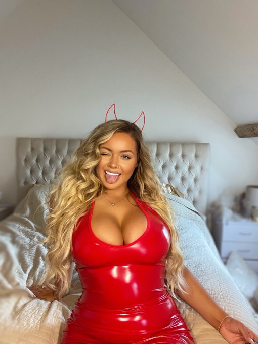 Chloë’s pics and videos