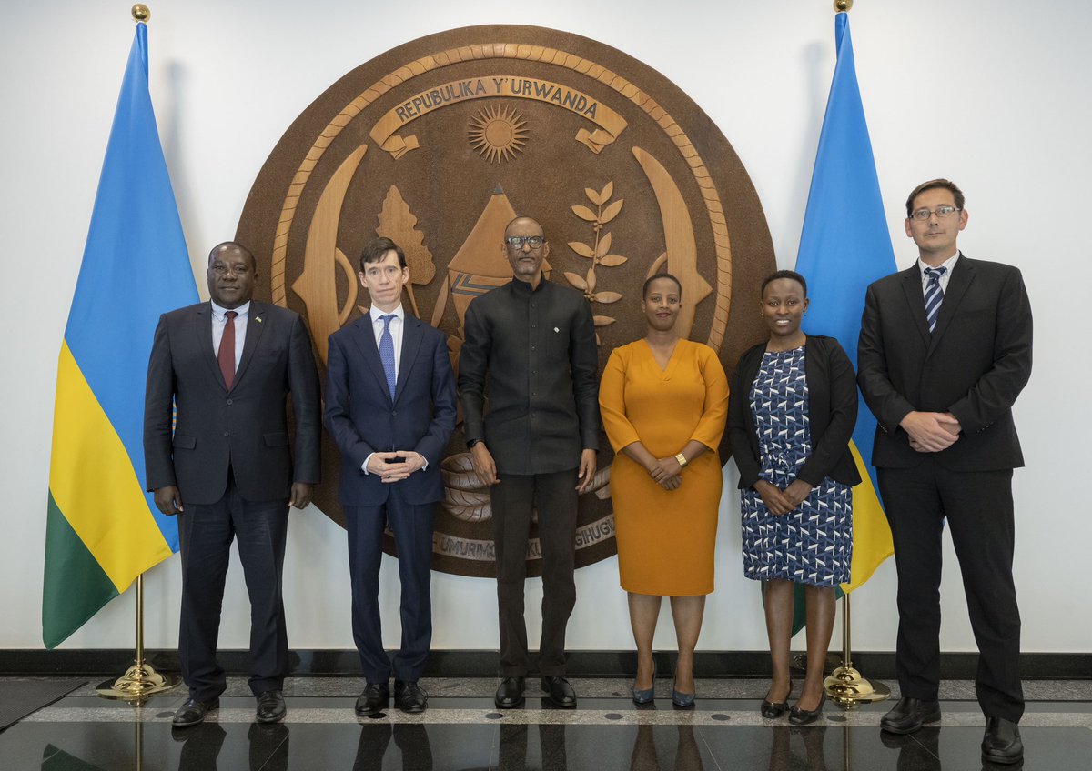 President Kagame received Rory Stewart, President of @GiveDirectly for a discussion on furthering collaboration towards socio-economic transformation. GiveDirectly works in 17 Districts in Rwanda and has provided unconditional cash transfers to over 170,000 households.