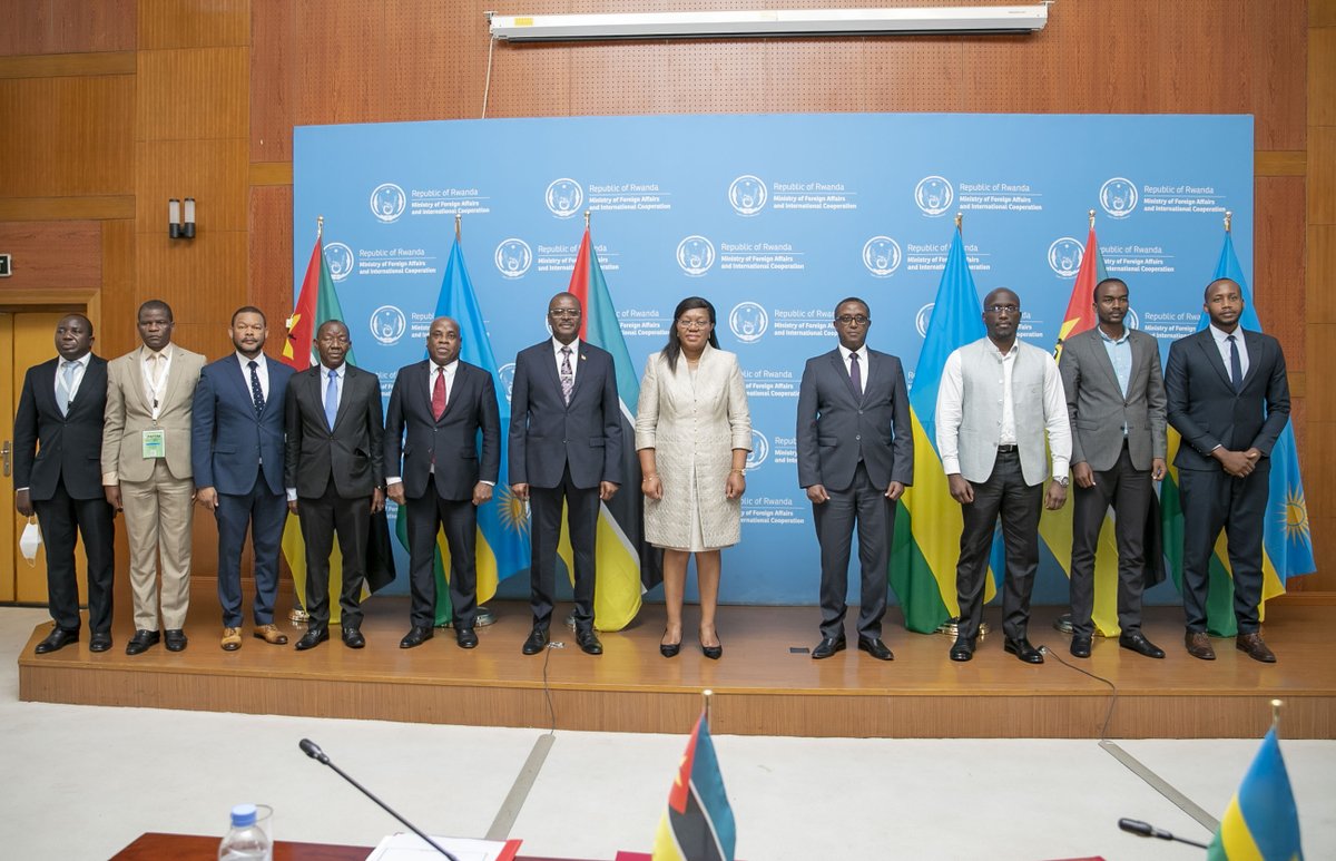 Min @Vbiruta and Arsénia Massingue, Min of Interior of Mozambique signed an Agreement on the exemption from visa requirements for holders of ordinary passports between Rwanda& Mozambique. The Agreement will encourage free movement& enhance collaboration between the two countries