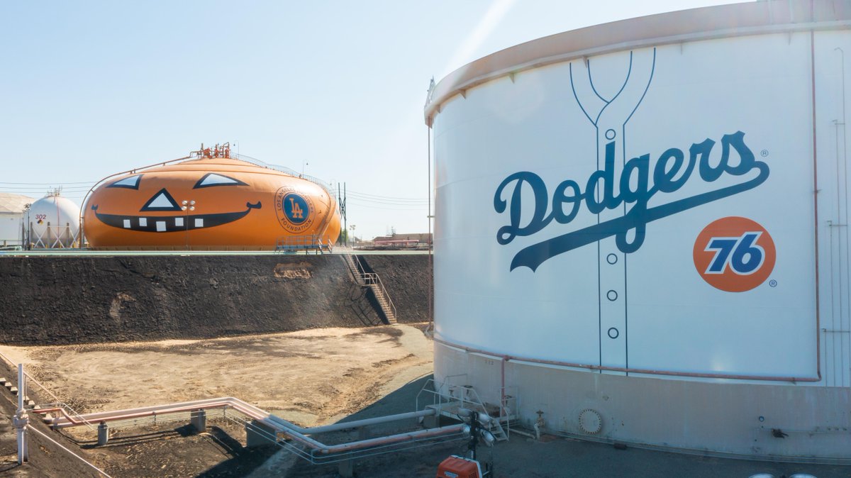 We’re here with Smilin’ Jack, the 70-year-old storage tank at our Los Angeles Refinery, to wish you all a happy fall 🎃