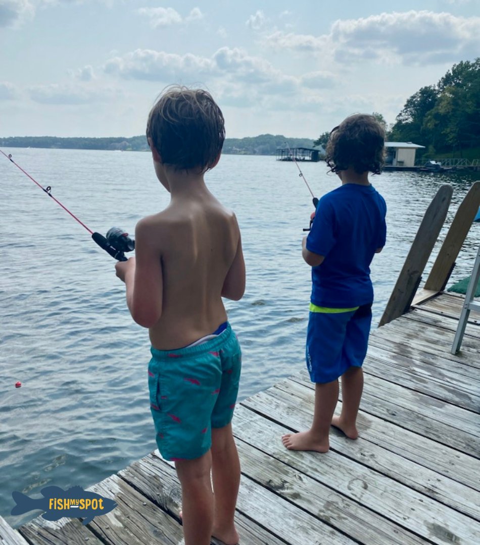 #TopicThursday     A large majority (80%) of anglers fish with 2 or more people.*  #fishmyspot #gofishing #fishing #gofish #nowfish #fishingingroups #fishinacrowd
*Stat from Special Report On Fishing 2022