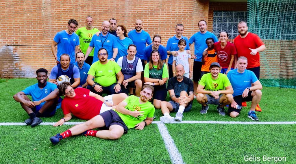 goalsforfreedom's tweet photo. Desde #GoalsForFreedom queremos agradecer a los voluntarios de la Obra Social La Caixa su participación y asistencia a las pachangas futboleras en su semana social. ⚽ ¡Gracias por acompañarnos! ❤️

¡Tenéis las puertas abiertas para volver siempre que queráis, @fundlacaixa! https://t.co/Z8miCrcMX1