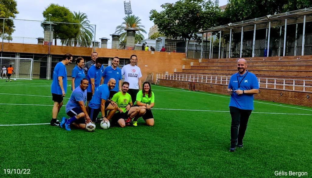 goalsforfreedom's tweet photo. Desde #GoalsForFreedom queremos agradecer a los voluntarios de la Obra Social La Caixa su participación y asistencia a las pachangas futboleras en su semana social. ⚽ ¡Gracias por acompañarnos! ❤️

¡Tenéis las puertas abiertas para volver siempre que queráis, @fundlacaixa! https://t.co/Z8miCrcMX1