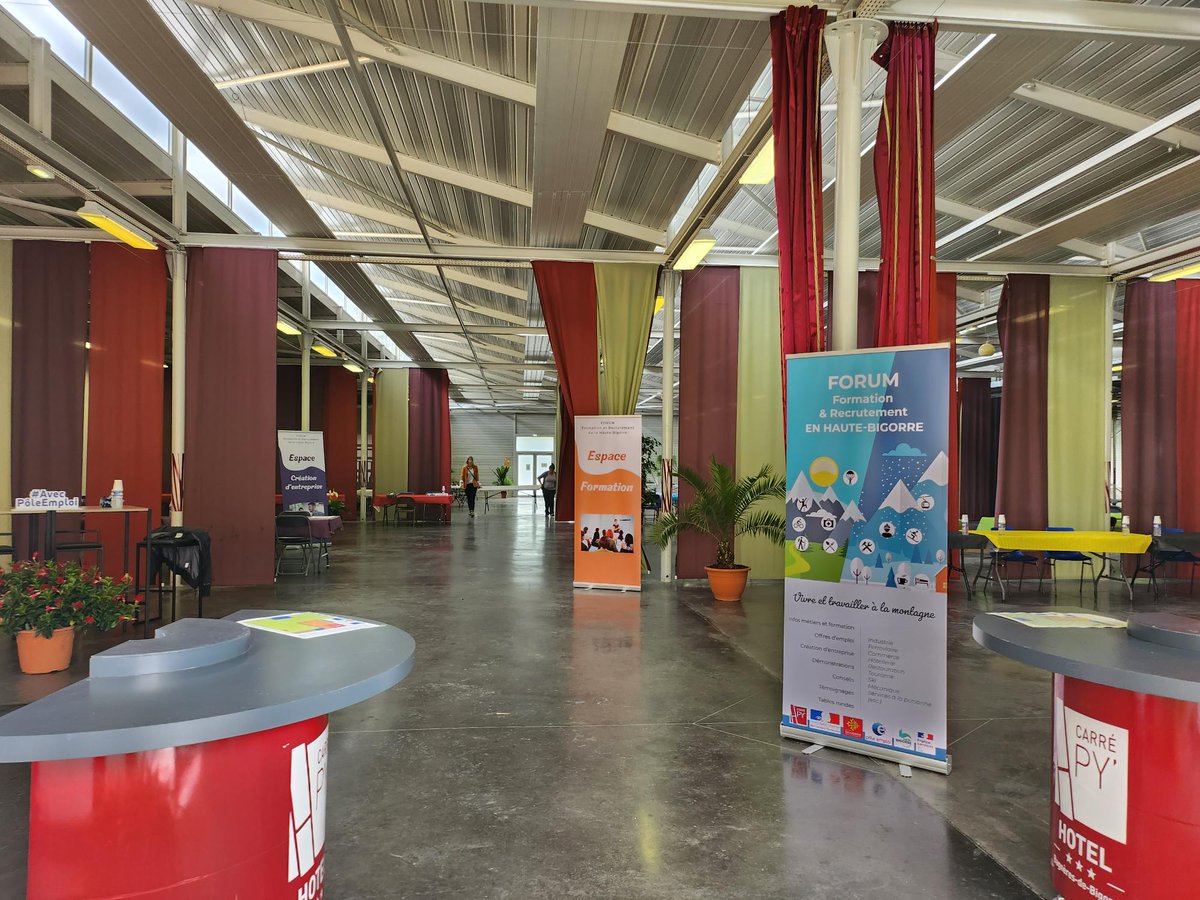 ChrisNadalPE's tweet photo. J-1 Work in progress 😃
Installation par les équipes de la #cchb de la #MaisonFranceServices et de @pole_emploi #Tarbes #Pyrenees
au @CarrePy
📢Ouverture des portes demain à 9h00 ❗️
#AvecPôleEmploi #TousMobilisés #Occitanie
@catguilbaudeau @CorinneGuijarro https://t.co/5gIIO2jxqT