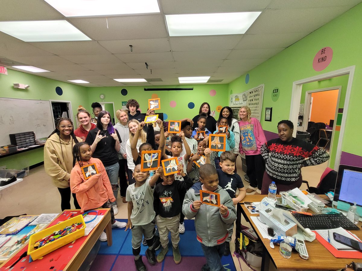 bauerfacs's tweet photo. @WilsondCRONE @loganhFMSD Amazing experience volunteering for the Paradise Foundation yesterday, helping children that have less was a real eye opener for my ECE and FCCLA students.  They all want to go back to spend time and donate #teachingvalues #beinggratefulforwhatwehave https://t.co/ivzHnbZsDF