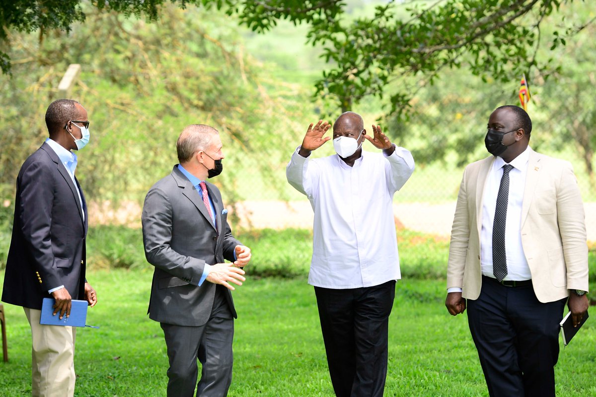 KagutaMuseveni's tweet photo. I met the Presidential Advisory Committee on Exports &amp; Industrial Development at Kisozi. I tasked them to go and discuss with sugar companies &amp; the Ministry of Trade and Industry to establish a regulatory arm that will deal with the issue of sugar quantities &amp; pricing. https://t.co/iZSjWww3H0