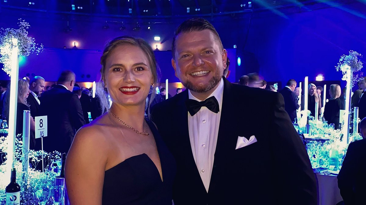 hurracom's tweet photo. Hurra! Wir sind Google Premier Partner of the Year! 🥳🏆

Mehr dazu erfahrt ihr hier: https://t.co/6N4vuMVelk

#Google #PremierPartnerAwards #DigitalMarketing #OnlineMarketing #hurracom https://t.co/9SyZuCgjKQ