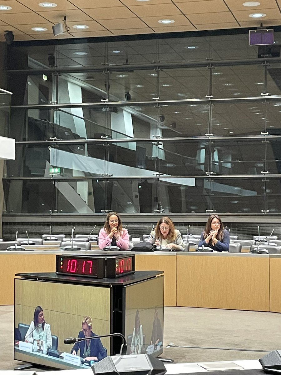 V_Riotton's tweet photo. 🗳Adoption aujourd’hui du rapport d’information de la Délégation @AN_DroitsFemmes sur le #PLFSS23 ! 
Bravo @priscathevenot pour ce travail structurant pour une meilleure prise en considération de la santé des femmes tout au long de leur vie. https://t.co/ewppH5LpIg