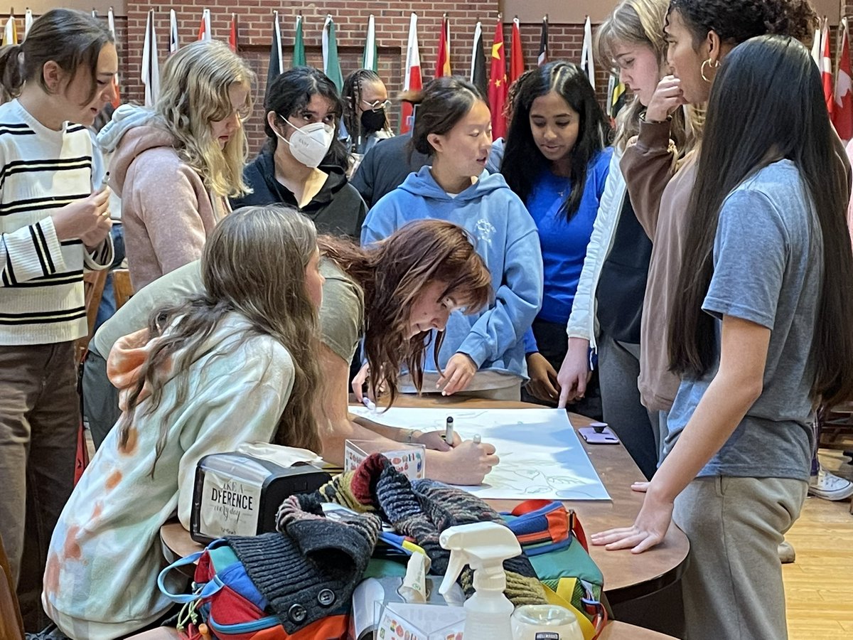 MadeiraGrade10's tweet photo. Building #MadeiraCommunity @MadeiraGrade10 Congratulation @StacyTippens Advisory for first place in advisory poster making. #collaboration #education https://t.co/qvoY3J0zxz