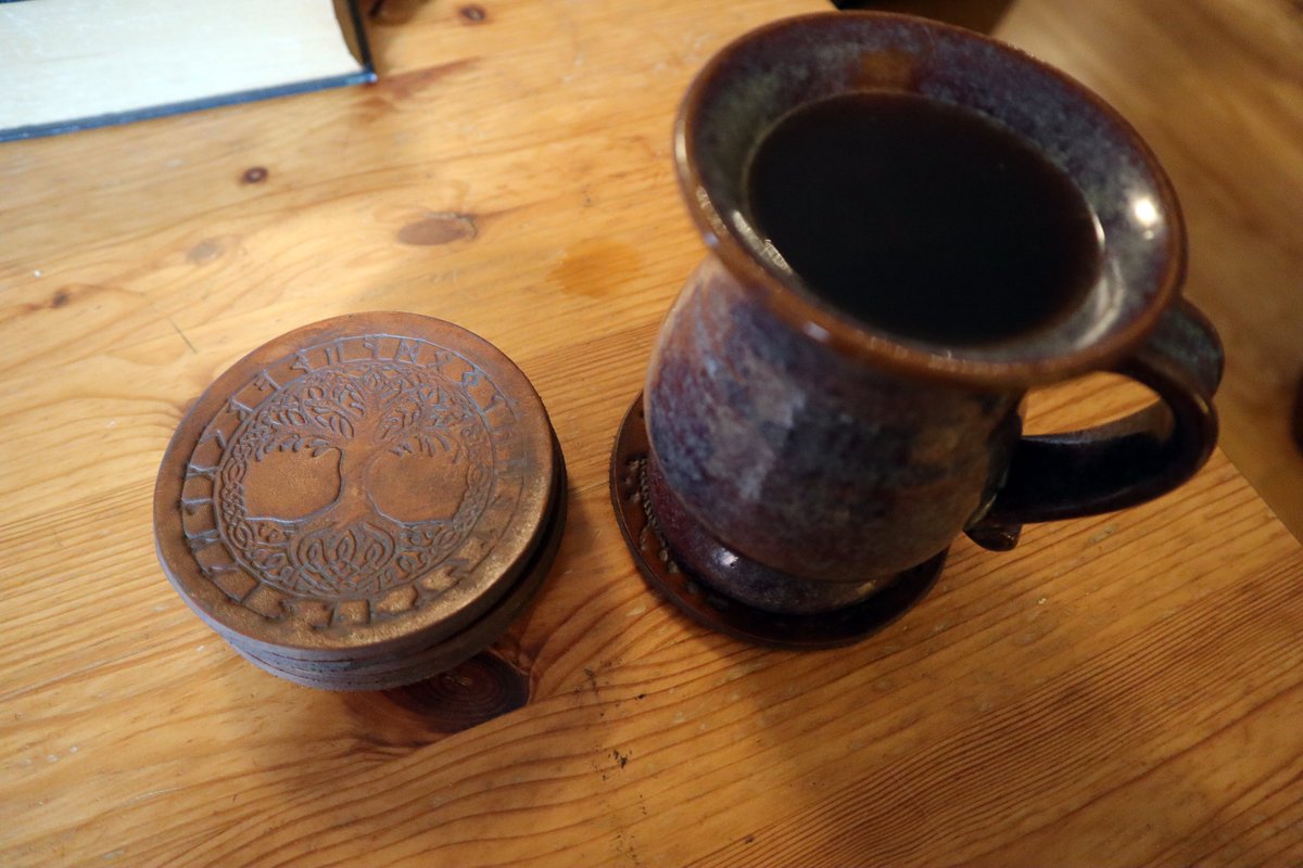 Kookriart's tweet photo. Long time no see Twitter. 

I may have been neglecting drawing, but I've been making things!

Some leather coasters. https://t.co/ZJ1UzwVNrP
