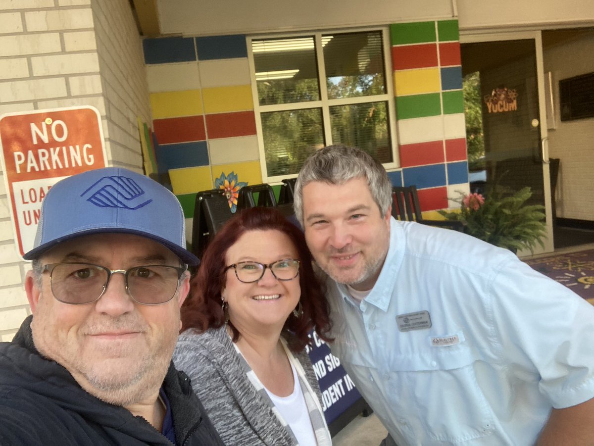 CEO David Lee and Director of Safety and Compliance George Cotterman helped the kids at Yocum Primary get off to a good start by opening car doors and greeting them this morning!  Thanks for having us Mrs. Hooks!