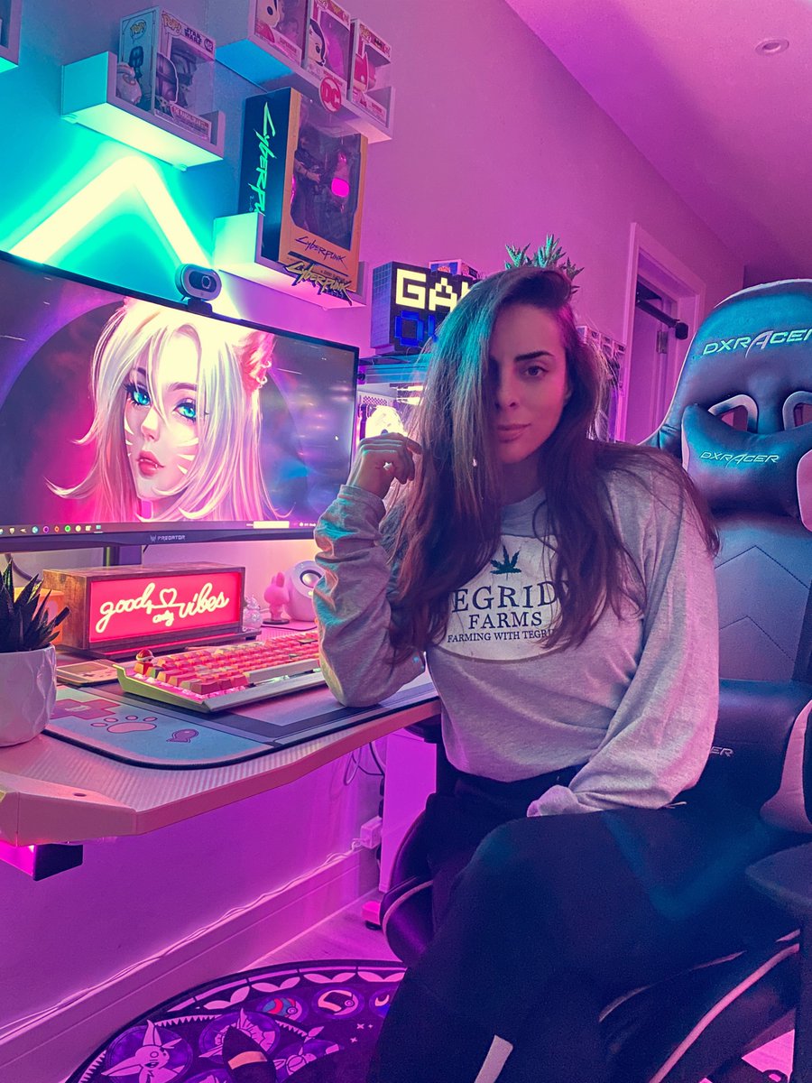 lanagamingtv's tweet photo. Living la vida pink 💖 #pinkislife
#gamer #gamergirl #PC #PCMasterRace #dxracer #gamingchair #pink #girlsetup #gamingzone #gamergrill https://t.co/rwaBN6fQIw