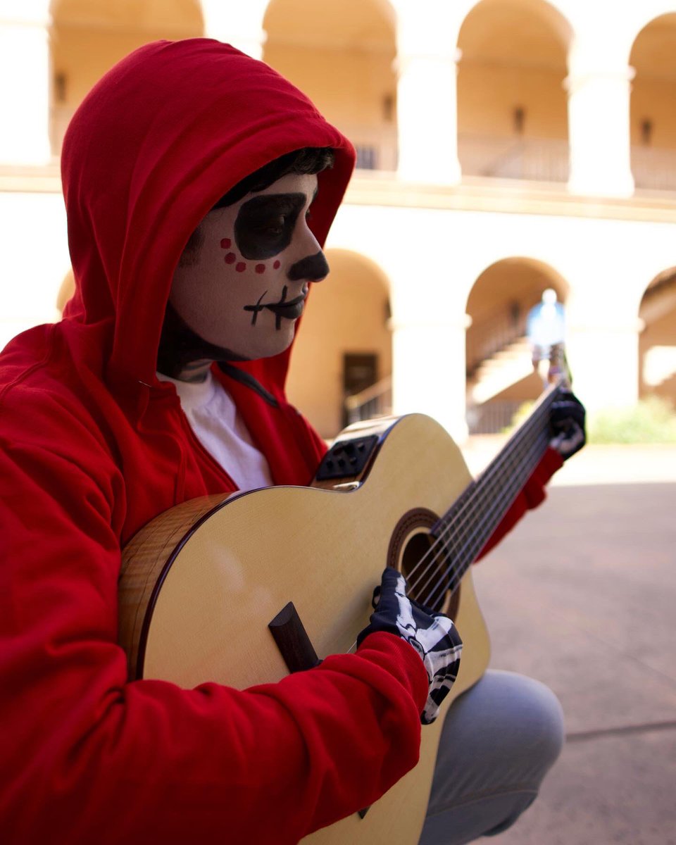seejaylewis's tweet photo. Costober Day 20, Miguel. #miguel #miguelcoco #coco #cococosplay #miguelcosplay #pixarcoco #pixarcococosplay #costober #costober2022 https://t.co/bxi7XfKwnO