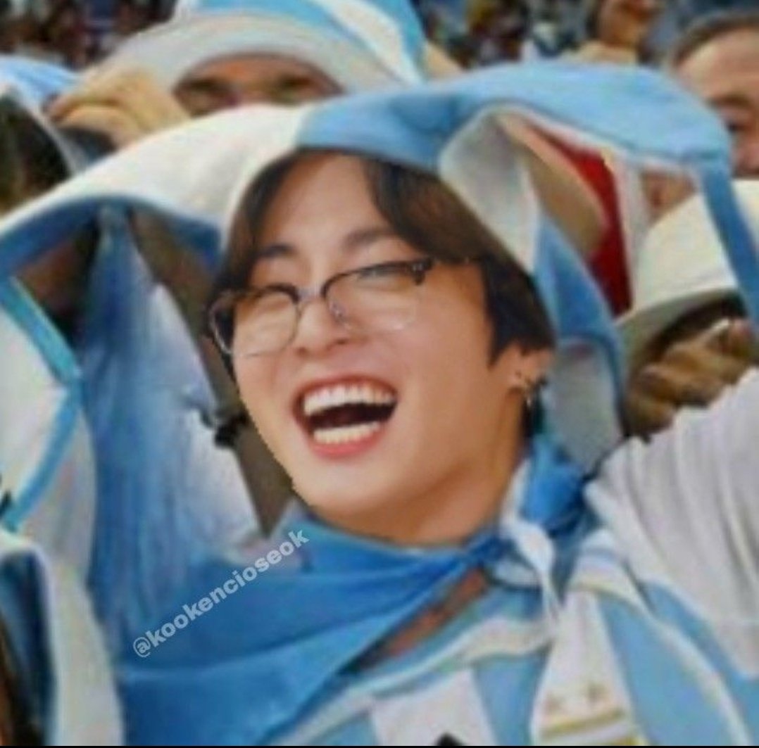 jiminargento_'s tweet photo. ARGENTINA YA GANO MIS LOCAS TENIENDO MÁS DE 10 PAÍSES PARA HACER SU DEBUT NOS ELIGIO A NOSOTRAS LAS RANDOMS QUE PEDIMOS FECHAS SIEMPRE QUE LE COMENTAMOS "ARGENTINA" EN SUS LIVES, BANGTAN SIEMPRE NOS VE, TE AMO KIM SEOKJIN, ARRIBA ARMY DE ARGENTINA 🇦🇷🇦🇷 https://t.co/0fifxC7DwO
