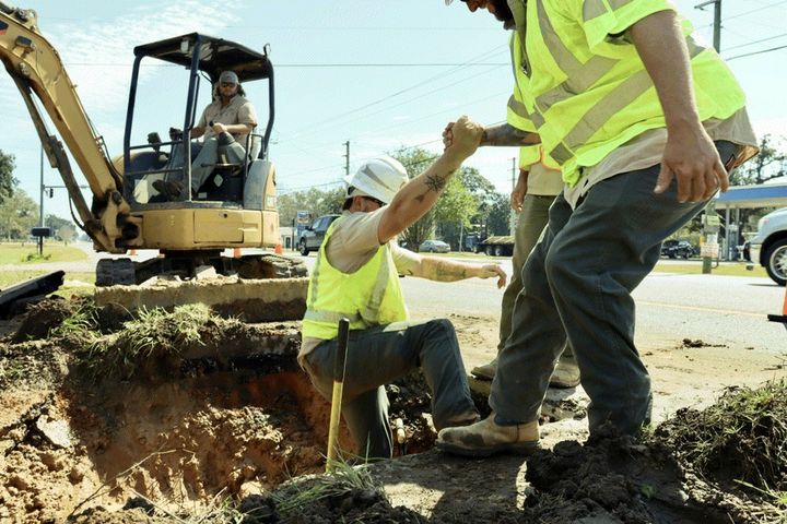 RivieraUtil's tweet photo. On #imagineadaywithoutwaterday, we challenge you to purposefully notice all the ways you rely on water to get you through a normal day.

Luckily, we have an amazing water department that works hard to make sure you always have clean, accessible water. Thanks for all you do! 🚰 👷‍♂️ https://t.co/OwdoQsSo4h